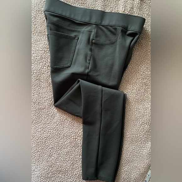 Spandx Pull on Flattering Pants, Size: Medium - Picture 1 of 10